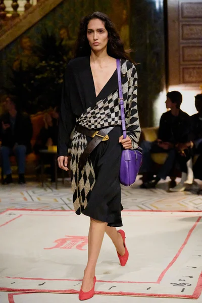 Look 28
